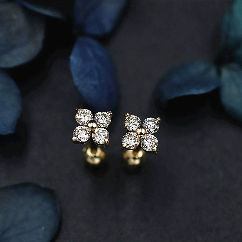 Mia – Puces d’Oreilles en Cristal Étincelant