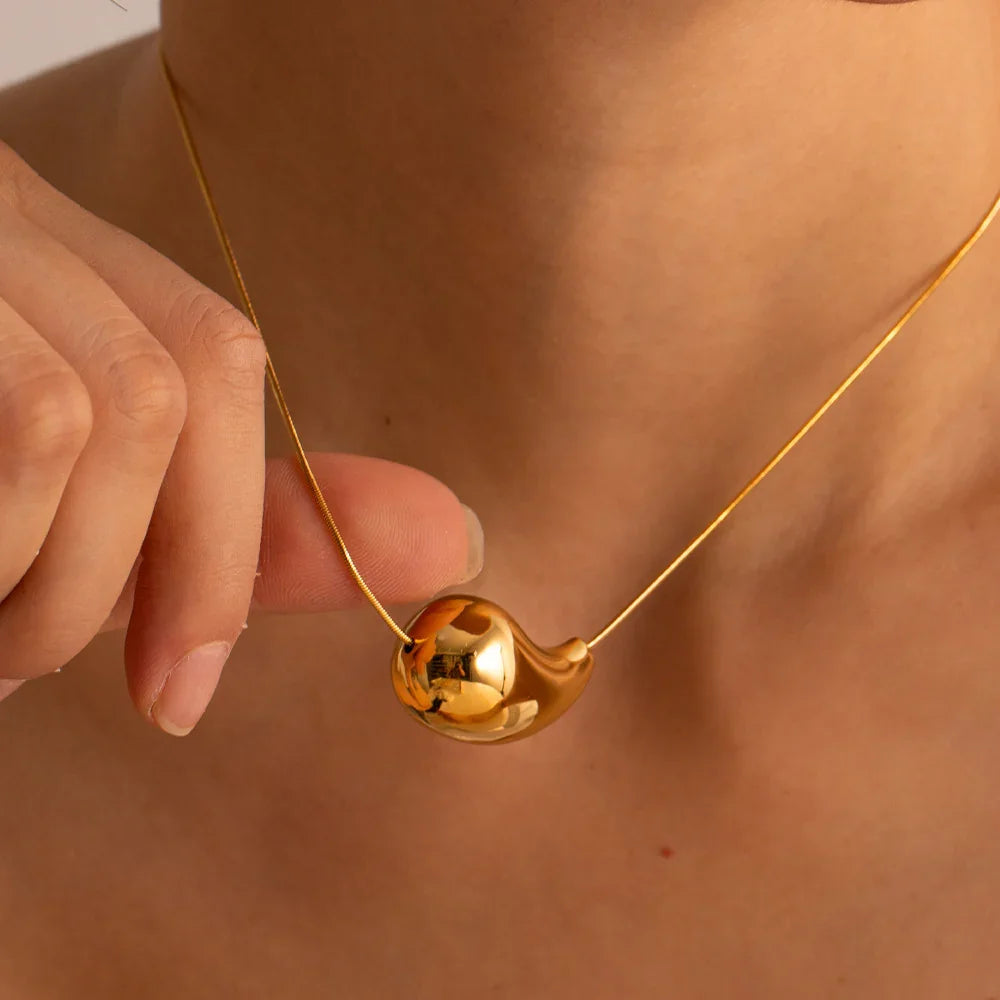 Sandra – Collier Goutte Élégante