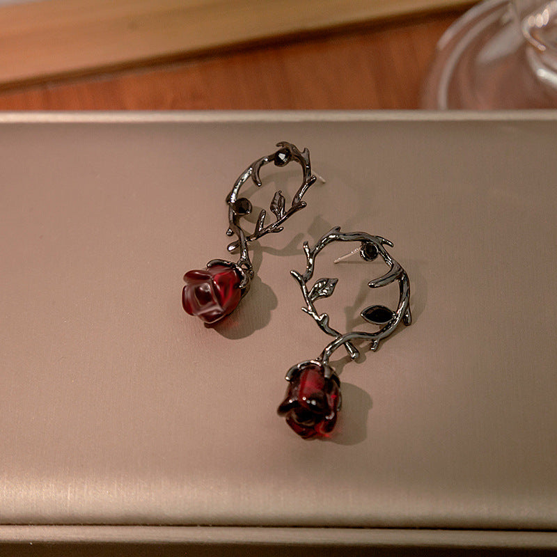 Rosalya – Boucles d’Oreilles Rose Rouge & Ronce Sombre