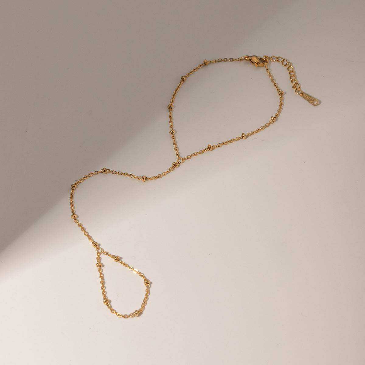 Evelyne – Bracelet Chaîne Doré Élégant