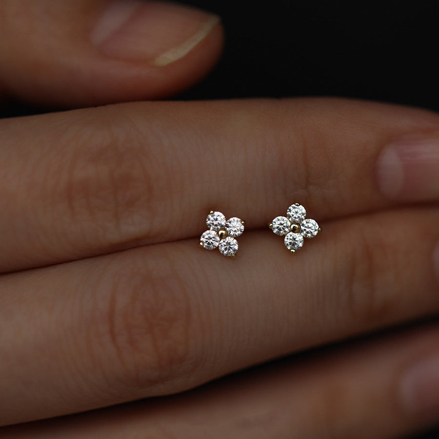 Mia – Puces d’Oreilles en Cristal Étincelant