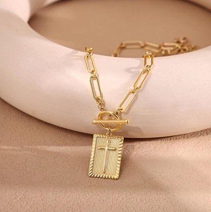 Marielle – Collier Croix Clou Élégant