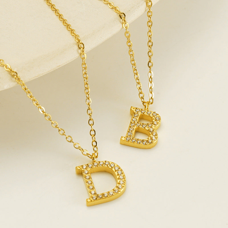 Flora – Collier Lettre Fin et Élégant