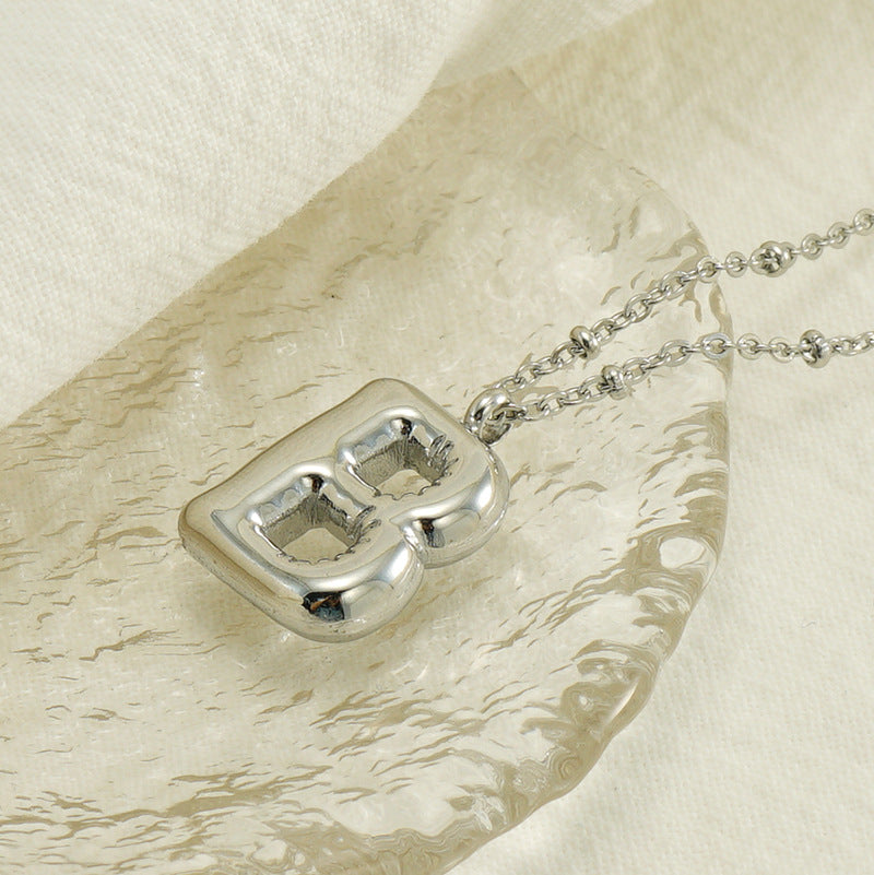 Lina – Collier Lettre Ballon Doré
