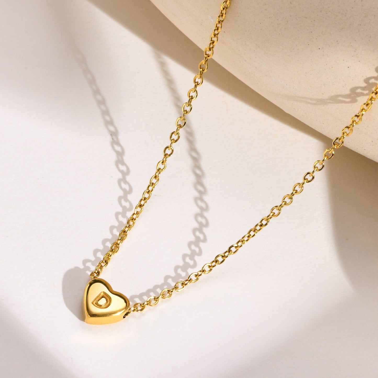 Arielle – Collier Cœur Initiale Doré