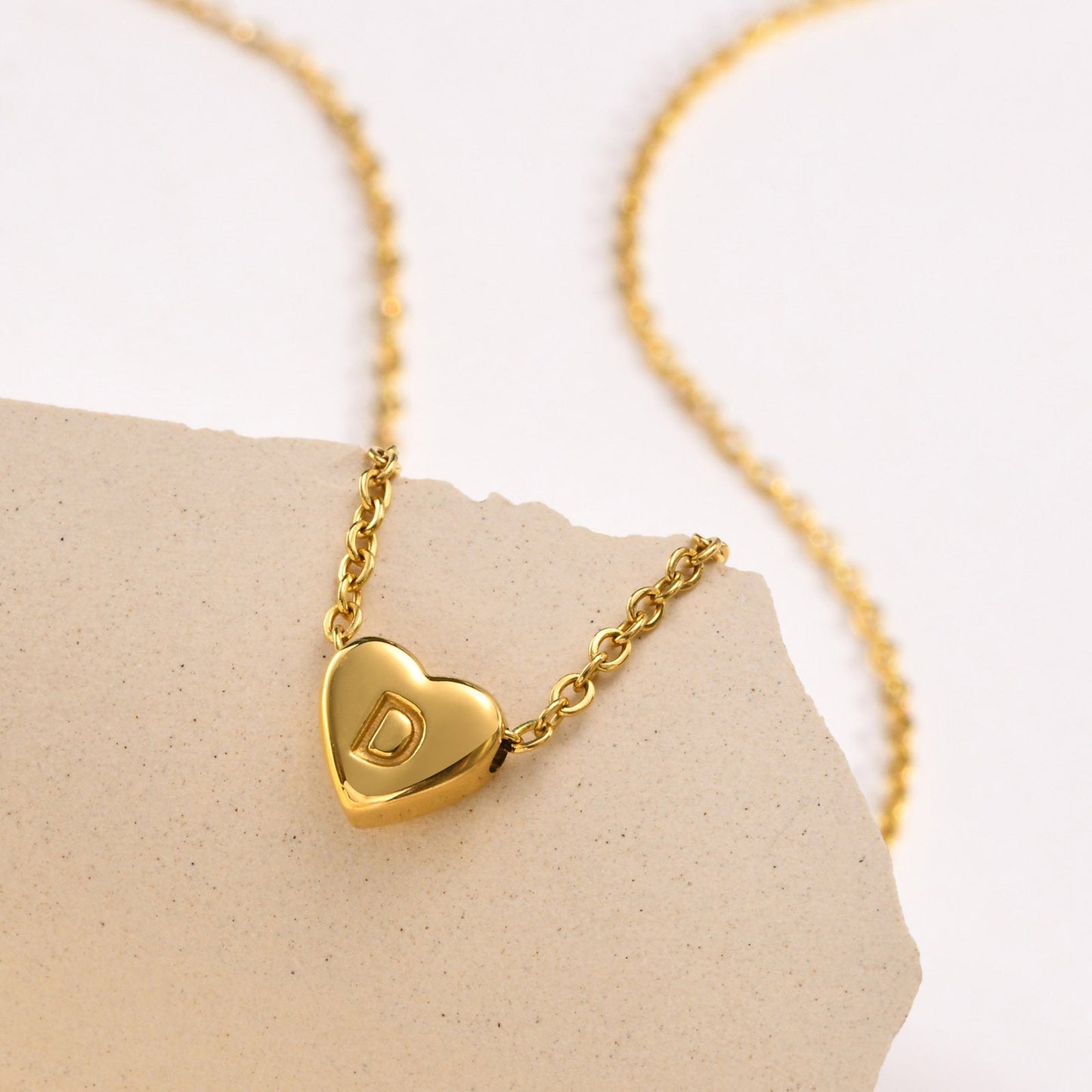 Arielle – Collier Cœur Initiale Doré