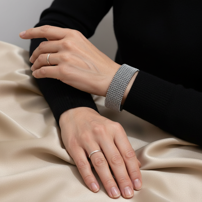 Raya – Bracelet en Acier Titane avec Câble Embossé