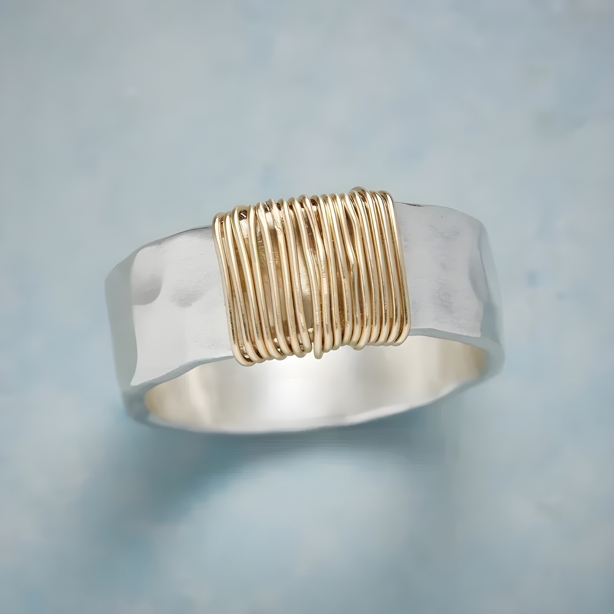 Lysandra – Bague Géométrique Simple à Large Visage