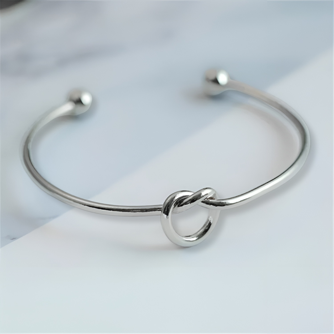 Asami – Bracelet Doré à Détail Nœud