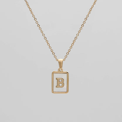Carmel – Collier Lettre Carrée en Acier Titane