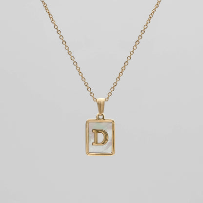 Carmel – Collier Lettre Carrée en Acier Titane