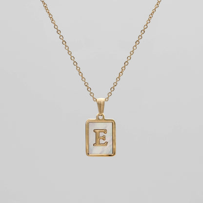 Carmel – Collier Lettre Carrée en Acier Titane