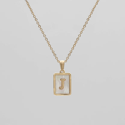 Carmel – Collier Lettre Carrée en Acier Titane