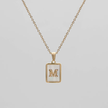 Carmel – Collier Lettre Carrée en Acier Titane