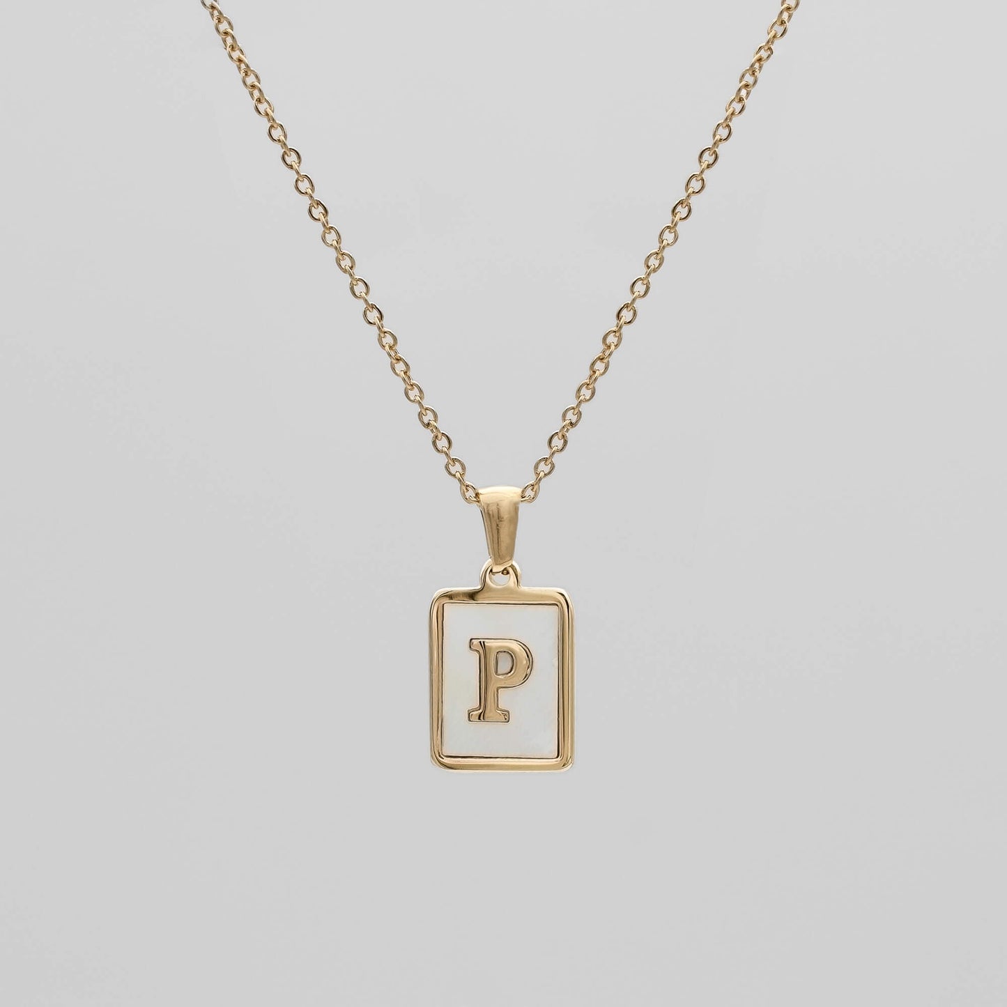 Carmel – Collier Lettre Carrée en Acier Titane