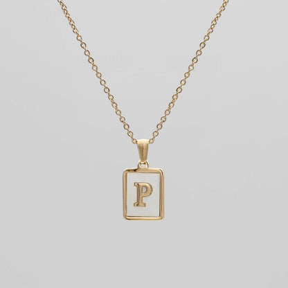 Carmel – Collier Lettre Carrée en Acier Titane