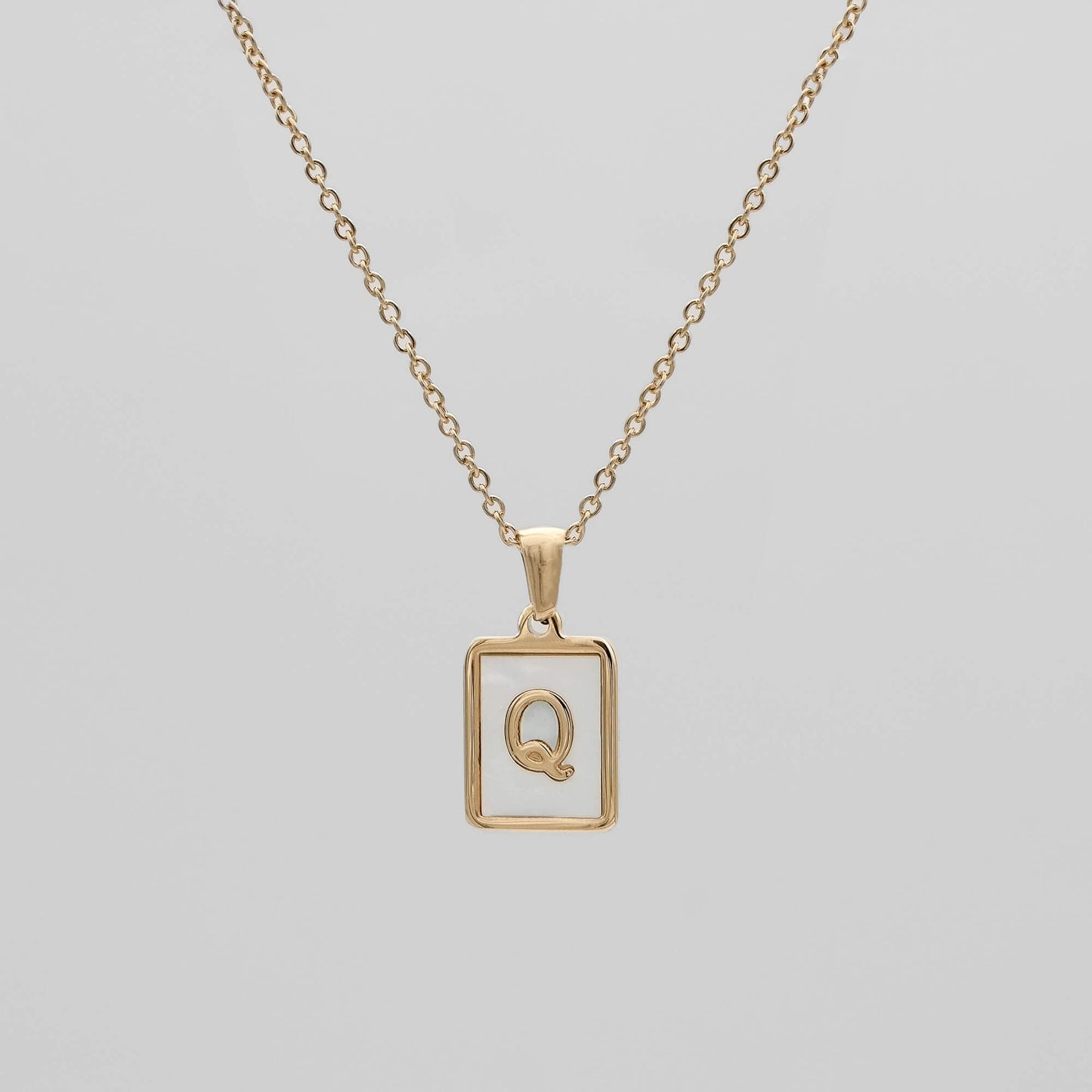 Carmel – Collier Lettre Carrée en Acier Titane