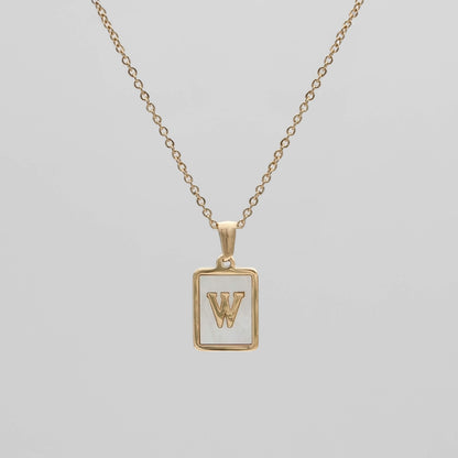 Carmel – Collier Lettre Carrée en Acier Titane