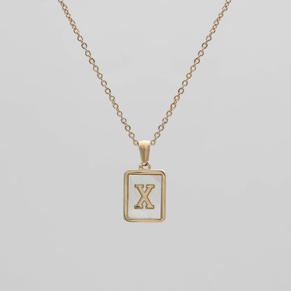 Carmel – Collier Lettre Carrée en Acier Titane