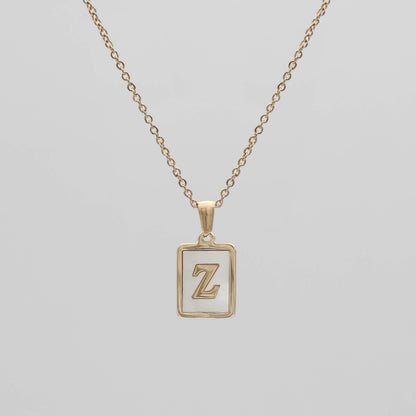 Carmel – Collier Lettre Carrée en Acier Titane