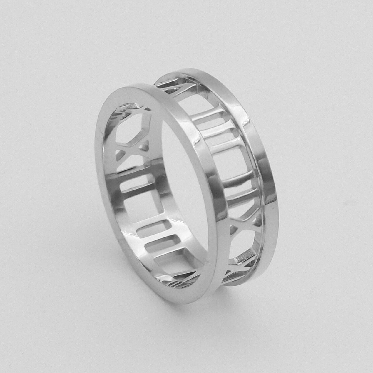 Valérie – Bague à Chiffres Romains Élégante