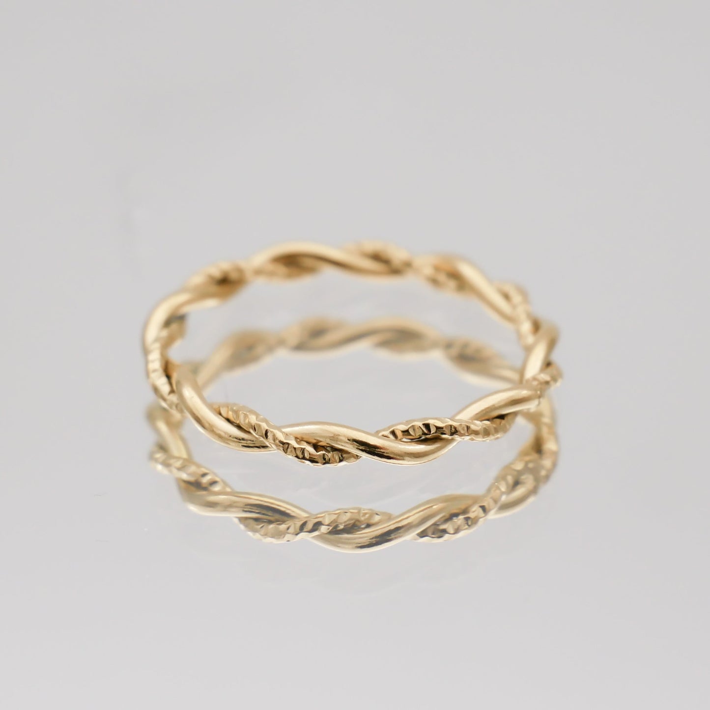 Aïcha – Bague Torsadée au Style Raffiné