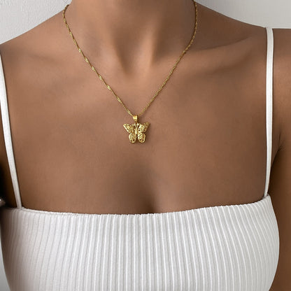 Amy – Collier Papillon Découpé Doré