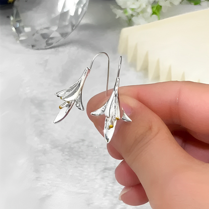 Amara – Boucles d’Oreilles Fleur Délicate en Argent
