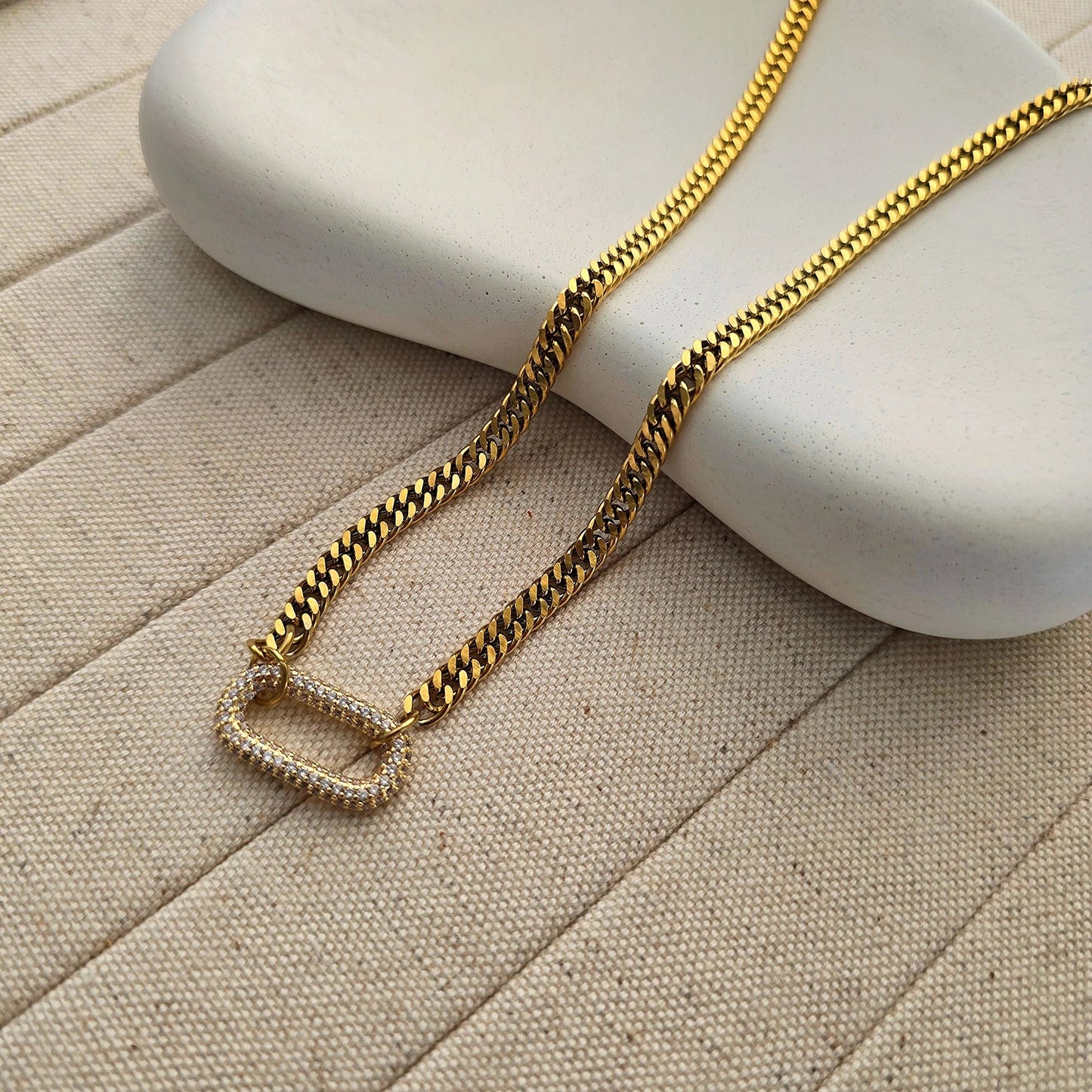 Cleo – Collier Géométrique en Strass pour Clavicule
