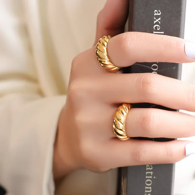 Zie – Bague rétro à surface ondulée sculptée