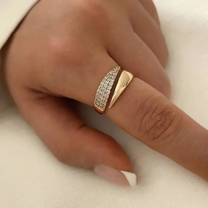 Emiko – Bague Or Jaune à Pierres Lumineuses