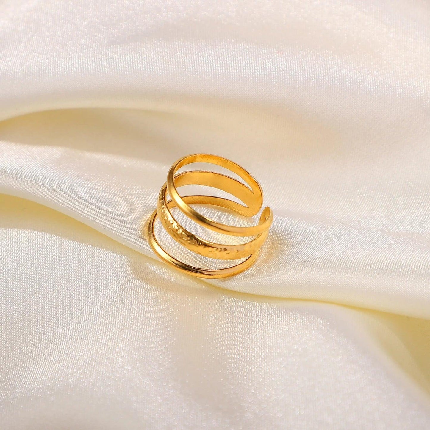 Inez – Bague Rétro Ouverte à Relief Trois Lignes