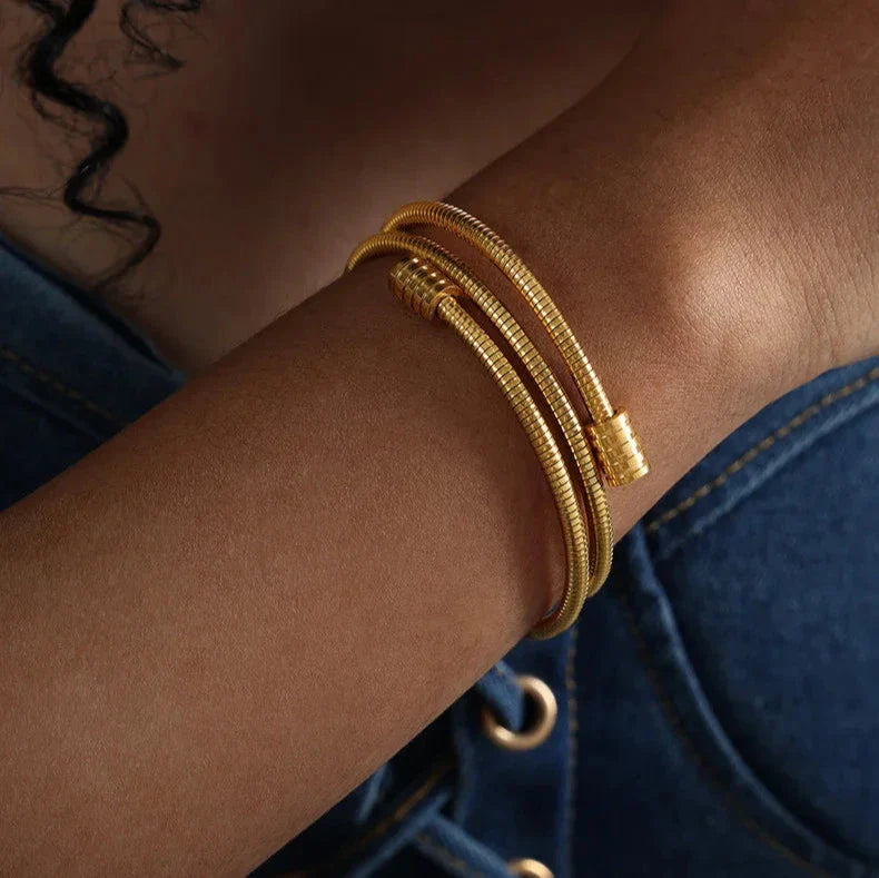 Ariane – Collier Serpent Multi-couches avec Détails Os