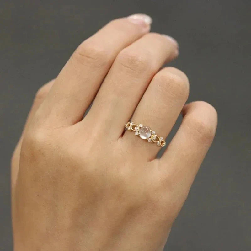 Sienna – Bague Pierre de Lune Sertie à la Main