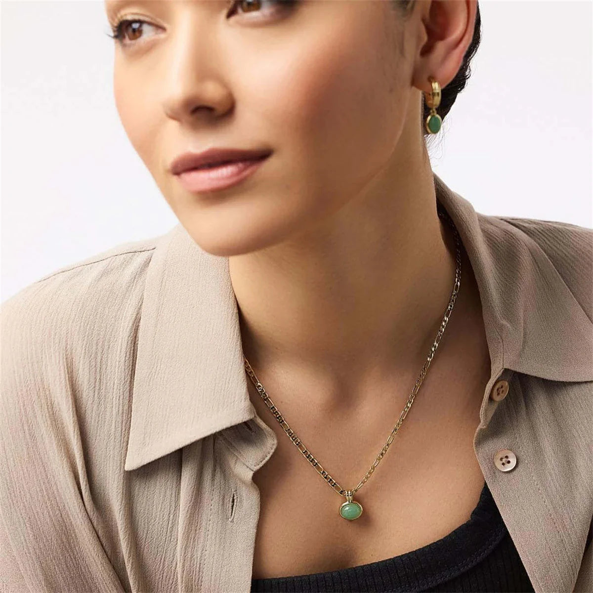 Malaya – Collier à Pendentif Ovale