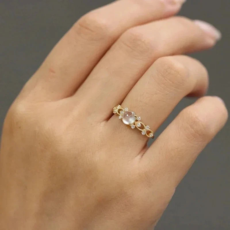Sienna – Bague Pierre de Lune Sertie à la Main