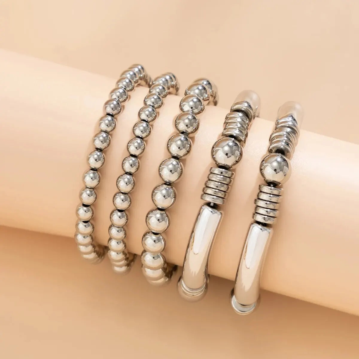 Mira – Ensemble de 5 Bracelets Perlés Empilables