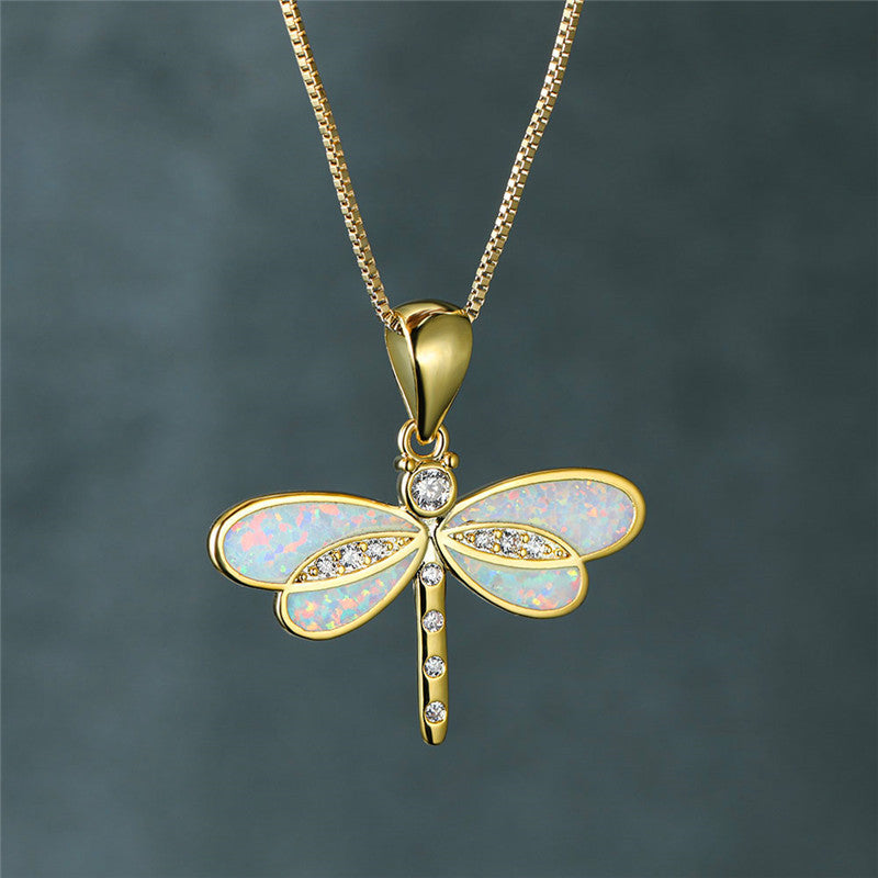 Maggie – Collier Libellule Dorée avec Opale