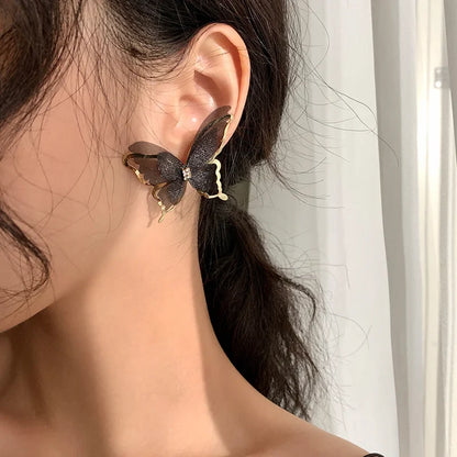 Jean – Boucles d’Oreilles Papillon en Maille Aérienne