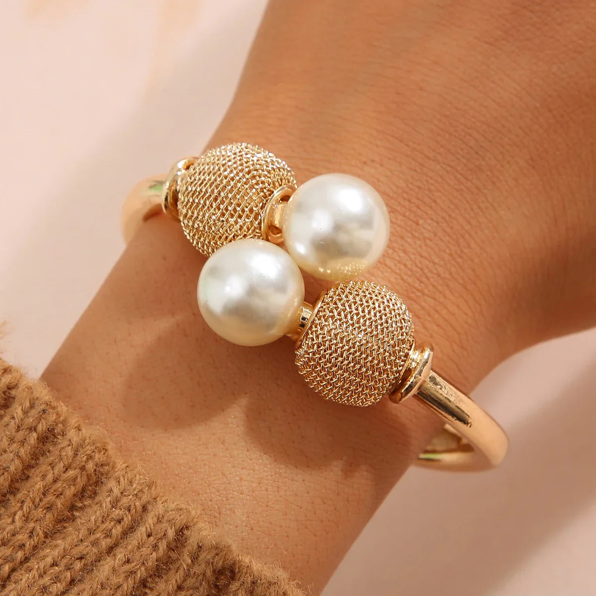 Maelis – Manchette Bouquet de Perles Lumineuses