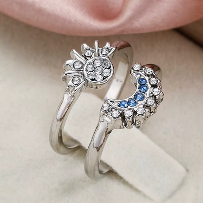 Reina – Bague Lune et Diamants Bleus Élégants