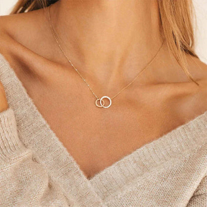 Isabelle – Collier Hoop en Or Élégant