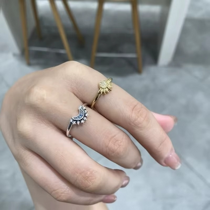 Reina – Bague Lune et Diamants Bleus Élégants