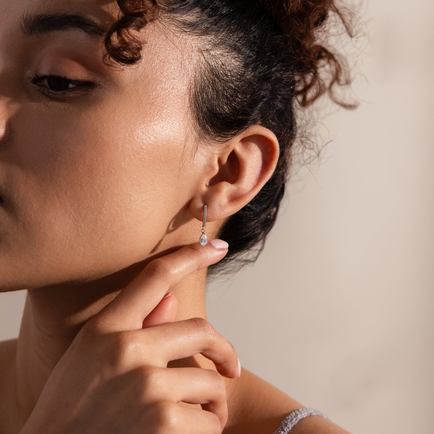 Xyriel – Créoles Pavées avec Pendentif