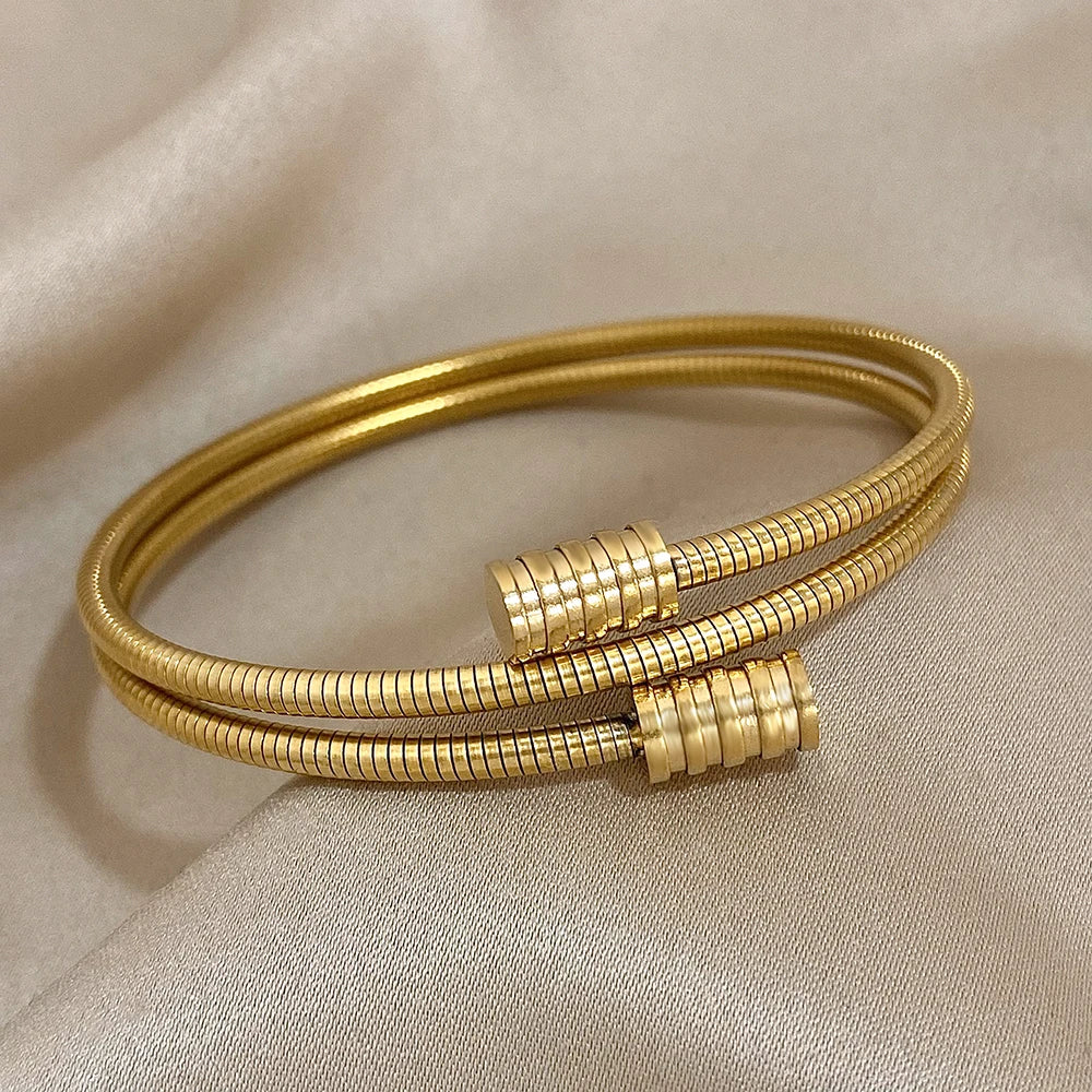 Ariane – Collier Serpent Multi-couches avec Détails Os