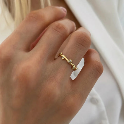 Wilma – Bague en Or avec Perle et Design Vague