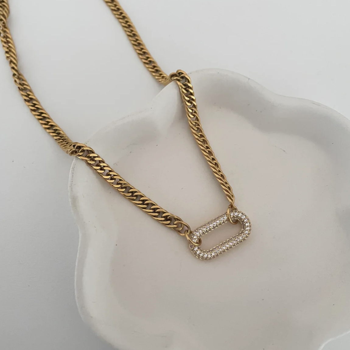 Cleo – Collier Géométrique en Strass pour Clavicule