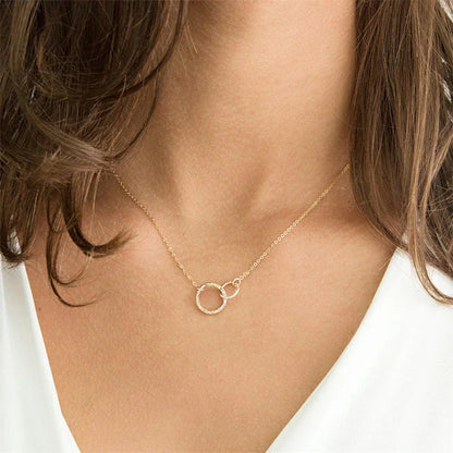 Isabelle – Collier Hoop en Or Élégant