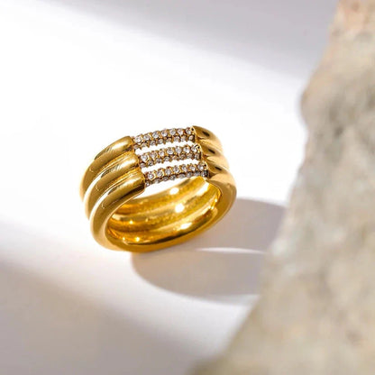 Elara – Bague Ondulée Scintillante