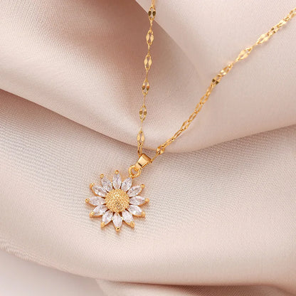 Solea – Collier Pendentif Soleil Éclatant